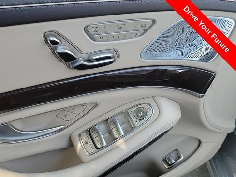 Used 2018 Mercedes-Benz S 560 Sedan image 19