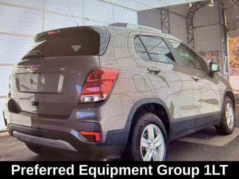 Used 2022 Chevrolet Trax LT w/ LT Convenience Package image 3