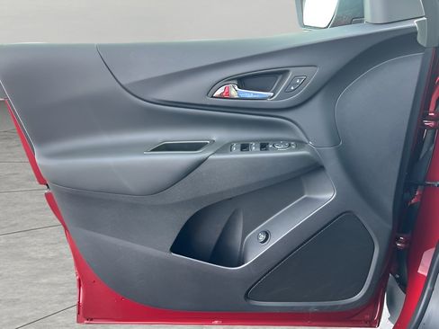 Used 2024 Chevrolet Equinox LT image 23