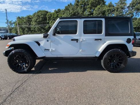 Used 2024 Jeep Wrangler Unlimited w/ Convenience Group AWD/4WD image 3