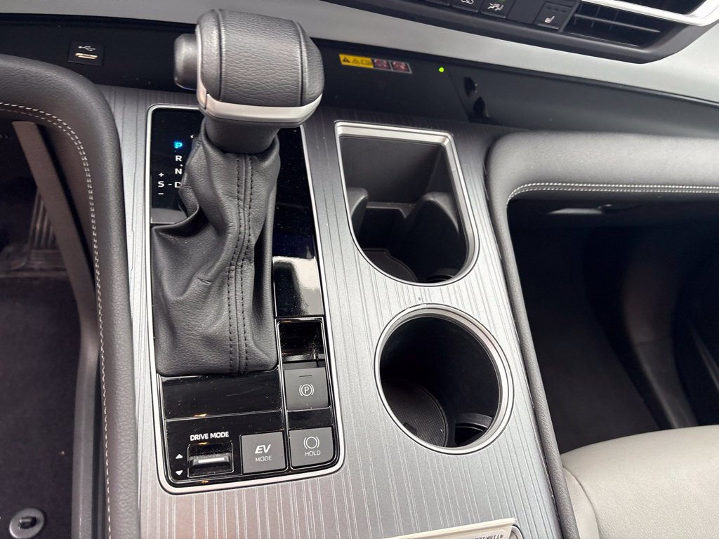 Used 2025 Toyota Sienna XLE FWD image 18