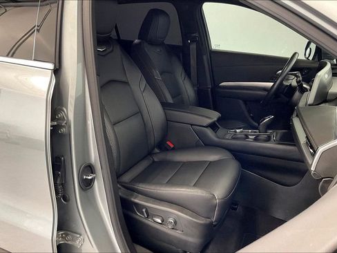 Used 2025 Cadillac XT4 Premium Luxury image 8