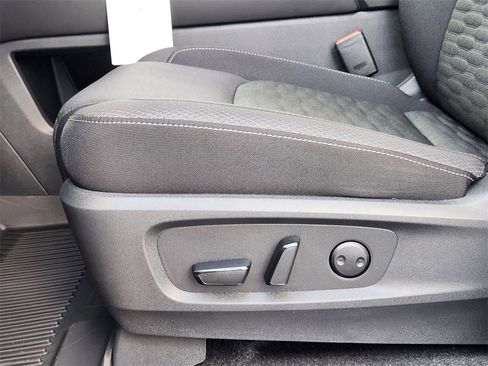 New 2025 Nissan Pathfinder SV image 17