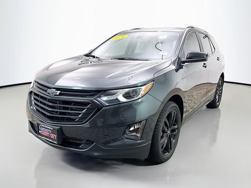 Used 2021 Chevrolet Equinox LT image 3