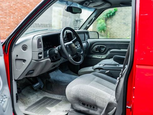 Used 1999 Chevrolet Tahoe LS image 38