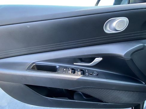 Used 2024 Hyundai Elantra SEL image 9