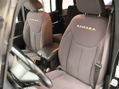 Used 2013 Jeep Wrangler Unlimited Sahara w/ Connectivity Group AWD/4WD image 28