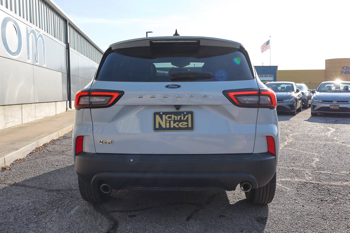 Used 2025 Ford Escape ST-Line FWD image 5
