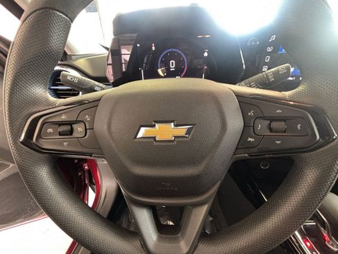 Used 2025 Chevrolet Trax LT FWD image 28