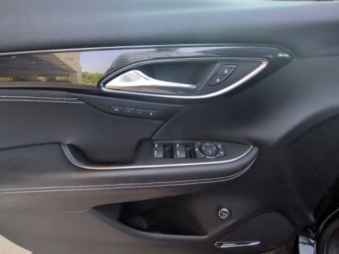 Used 2021 Buick Envision Essence w/ Technology Package I AWD/4WD image 10