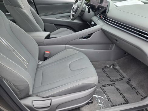 Certified 2025 Hyundai Elantra SEL FWD image 16