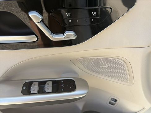 Used 2024 Mercedes-Benz C 300 Sedan image 17