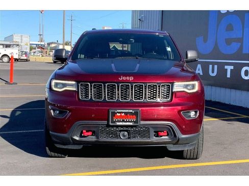 Used 2017 Jeep Grand Cherokee Trailhawk w/ Trailhawk Luxury Group AWD/4WD image 3