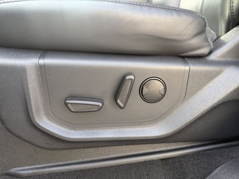 Used 2024 Ford Expedition XLT image 27