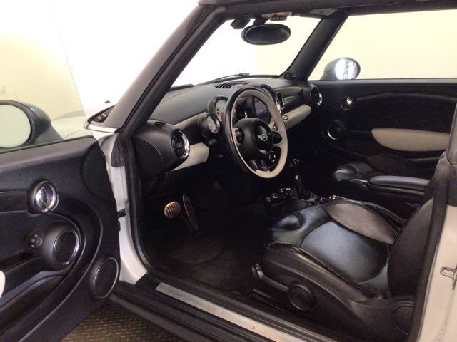 Used 2013 MINI Cooper S w/ Technology Pkg 1 FWD image 10