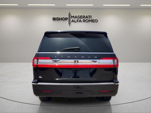 Used 2019 Lincoln Navigator Reserve AWD/4WD image 4