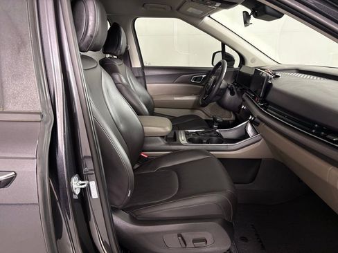 New 2026 Kia Carnival EX FWD image 47