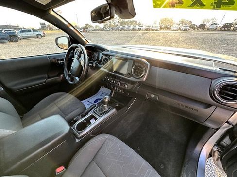 Used 2018 Toyota Tacoma TRD Off-Road image 9