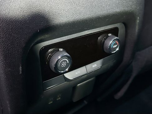 Used 2024 Chevrolet Traverse LT FWD image 27