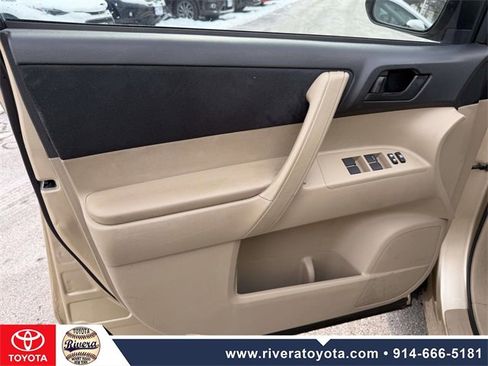 Used 2013 Toyota Highlander Plus image 11