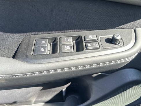 Used 2019 Subaru Outback 2.5i Premium image 12