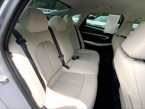 Used 2025 Hyundai Sonata SE FWD image 28