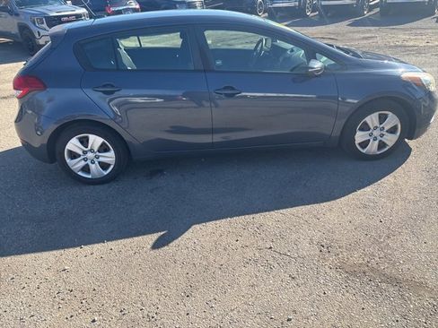 Used 2016 Kia Forte LX image 2