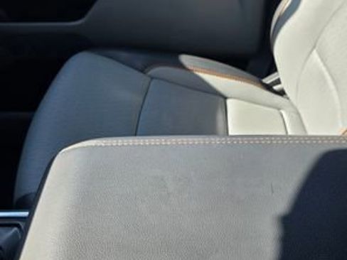 Used 2025 Ford F150 Lariat AWD/4WD image 23