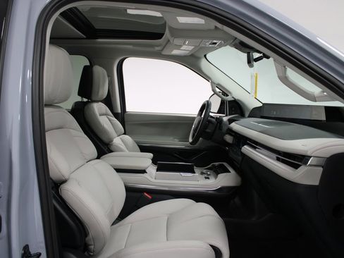 New 2026 Lincoln Navigator Reserve image 29