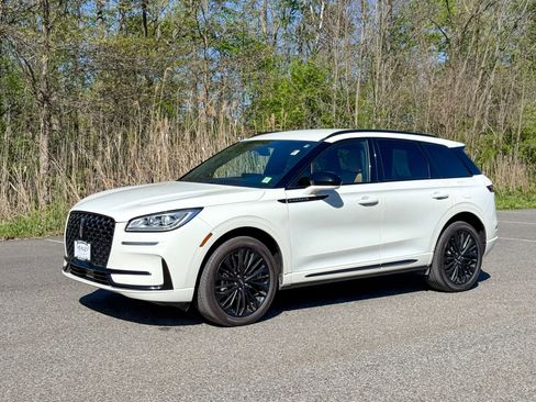 Used 2023 Lincoln Corsair Reserve w/ Jet Appearance Package AWD/4WD image 3