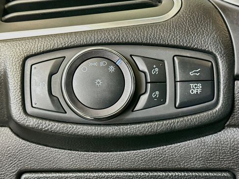 Used 2020 Ford Edge Titanium FWD image 17