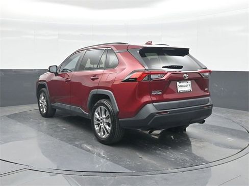 Used 2021 Toyota RAV4 XLE Premium image 22