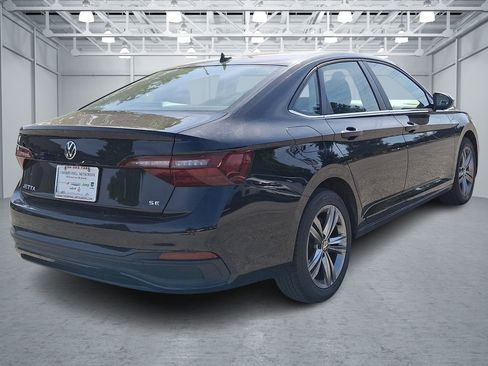 Used 2024 Volkswagen Jetta SE FWD image 5