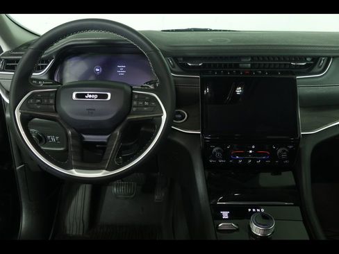 Used 2024 Jeep Grand Cherokee Limited image 14