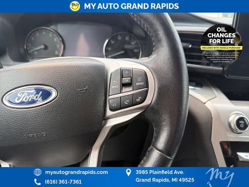 Used 2022 Ford Explorer XLT w/ Equipment Group 202A AWD/4WD image 16