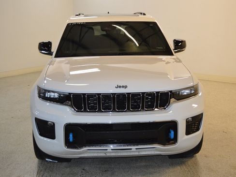 Used 2023 Jeep Grand Cherokee Overland w/ Advanced Protech Group III image 8