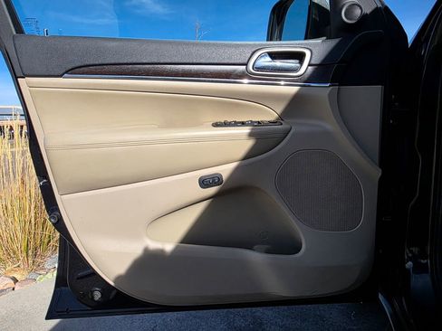 Used 2014 Jeep Grand Cherokee Limited image 22