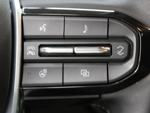 Used 2026 Chevrolet Colorado ZR2 w/ Technology Package AWD/4WD image 62