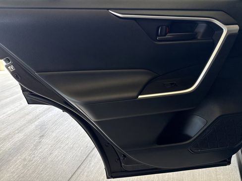 Used 2019 Toyota RAV4 LE image 19
