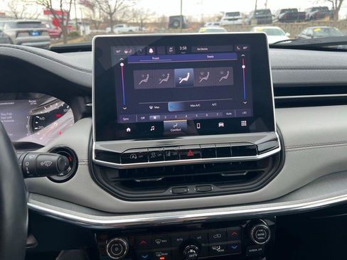 Used 2022 Jeep Compass Limited image 32