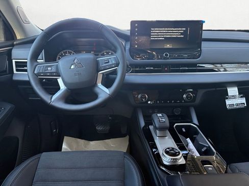 New 2026 Mitsubishi Outlander SE image 11