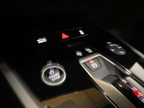 Used 2024 Audi Q4 e-tron Prestige image 58