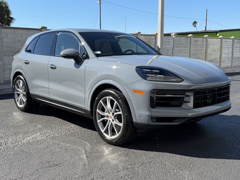 Certified 2026 Porsche Cayenne AWD/4WD image 7