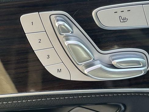 Used 2019 Mercedes-Benz GLC 350e 4MATIC image 31
