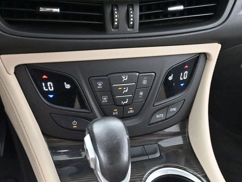Used 2019 Buick Envision Essence FWD image 19