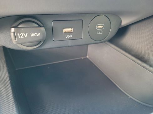 Used 2025 Hyundai Elantra Blue image 9