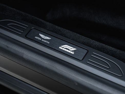 Used 2023 Aston Martin V8 Vantage Coupe RWD image 9