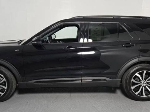 Used 2025 Ford Explorer ST-Line RWD image 2