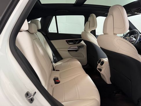 Used 2023 Mercedes-Benz GLC 300 4MATIC image 24