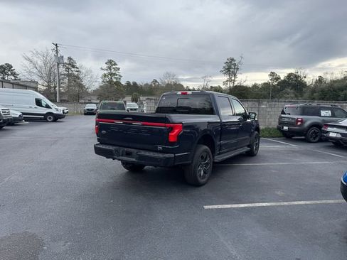 Used 2022 Ford F150 Lightning Lariat image 8